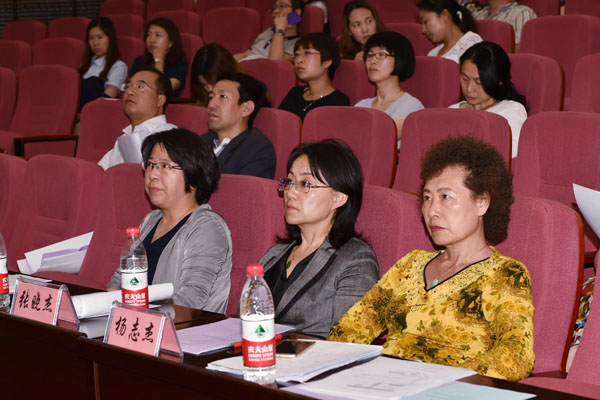 与会人员观摩集体备课 与会人员观摩集体备课
